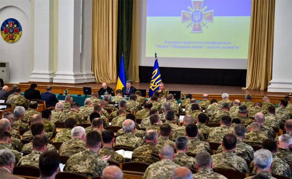 В Генштабе ВСУ Порошенко рассказал о том, как бороться с "российской агрессией" и отвечать на "гибридные войны"